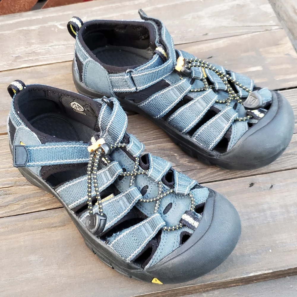 Keen Water Hiking Sandal Shoes. kids size 3. GPWC. Blue. Plenty of life left.